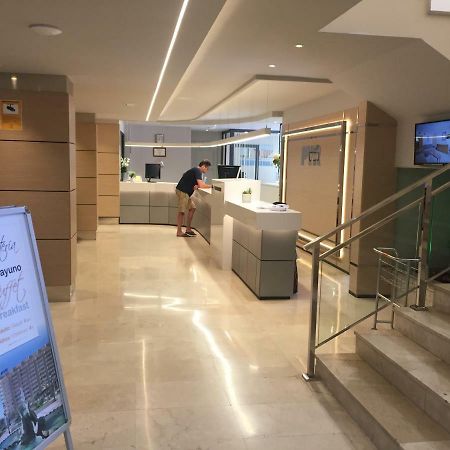 Studio Aparthotel Pyr Фуэнхирола Экстерьер фото
